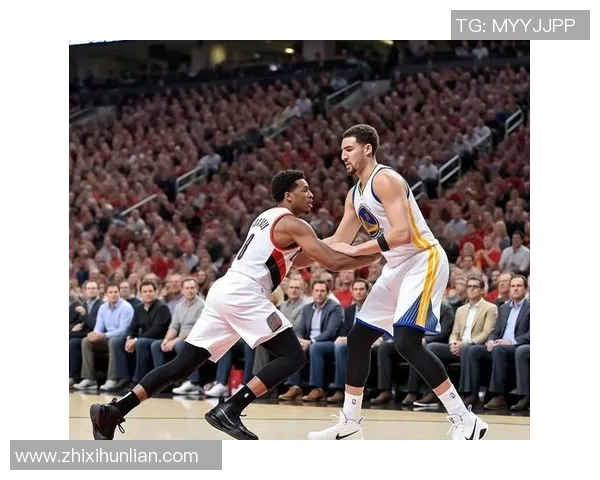 勇士与开拓者激战四月二十六日争夺季后赛关键胜利的精彩对决