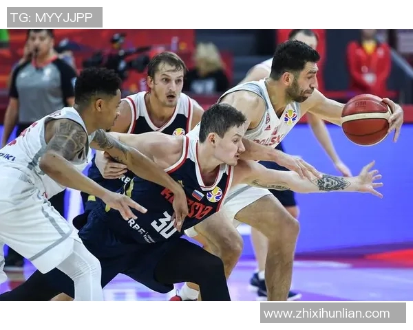 女篮拉脱维亚与俄罗斯激战正酣争夺欧洲篮球赛决赛资格